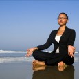 donna di business in meditazione